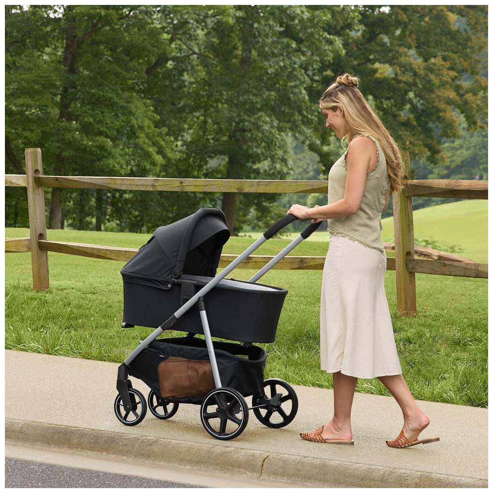 ectq00874741s_4.jpg - Berço portátil Britax Zinnia preto para carrinhos compatíveis, com dossel UPF 50 e colchão SafeWash, até 9 kg